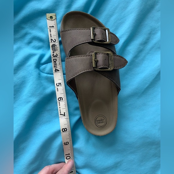 Kid’s slides size 8.5 - Picture 2 of 3